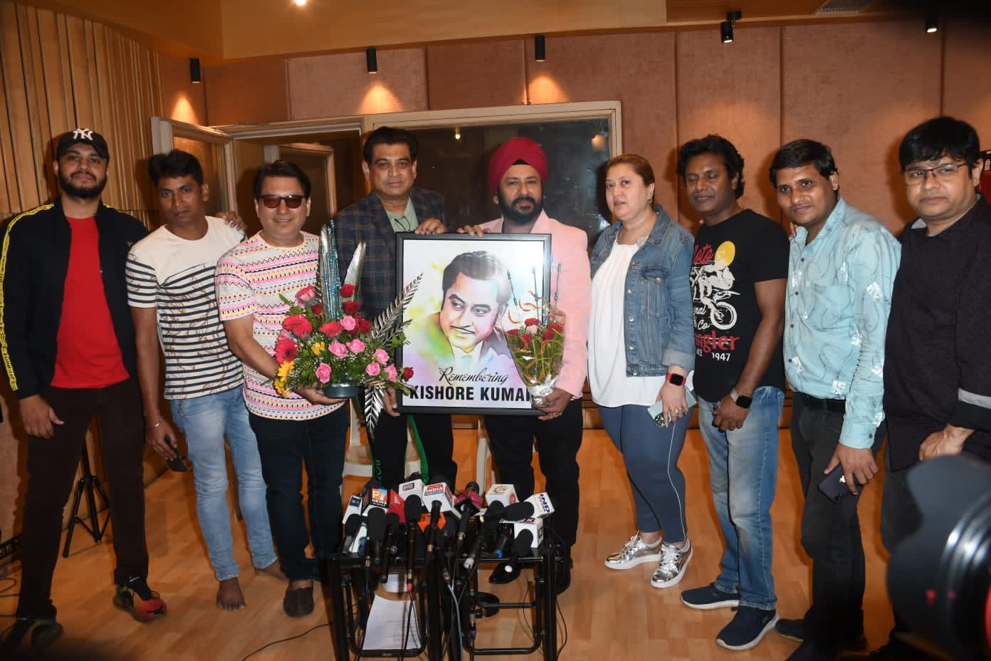Remembering a musical genius called-  Kishore Kumar! On singer Kishore Kumar’s 93rd birth anniversary, singer Jasveer Singh along with Amit Kumar Ganguly, son of Kishore Kumar paid a musical tribute to the legend via a song titled “KISHORE”