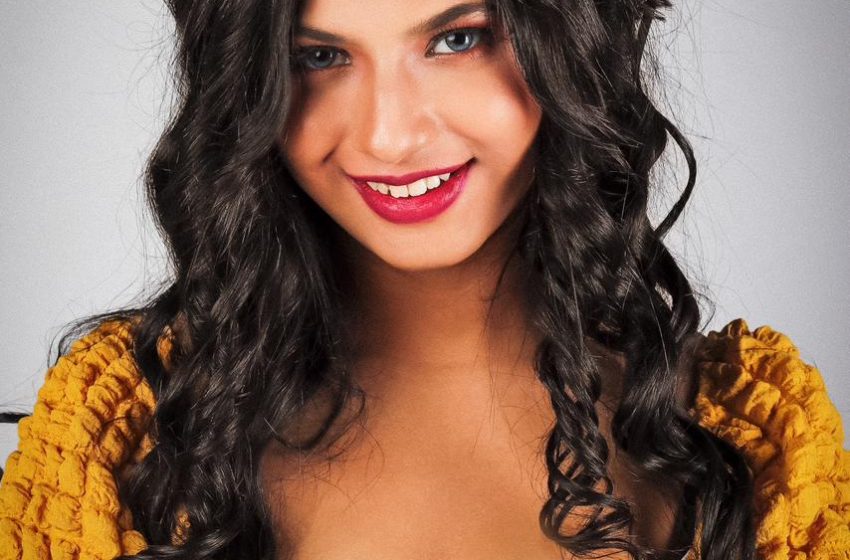 Gahna Wadhwa is all set to debut on the silver screen