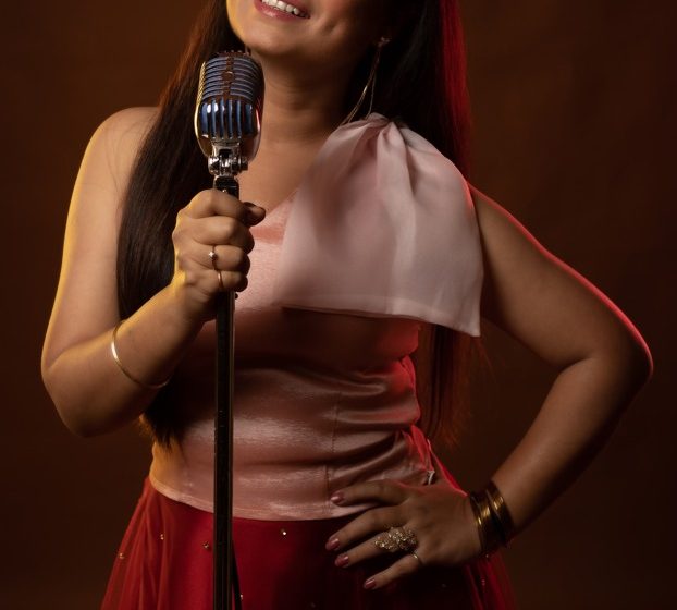 Singer Supriya Joshi brings the party song of the year