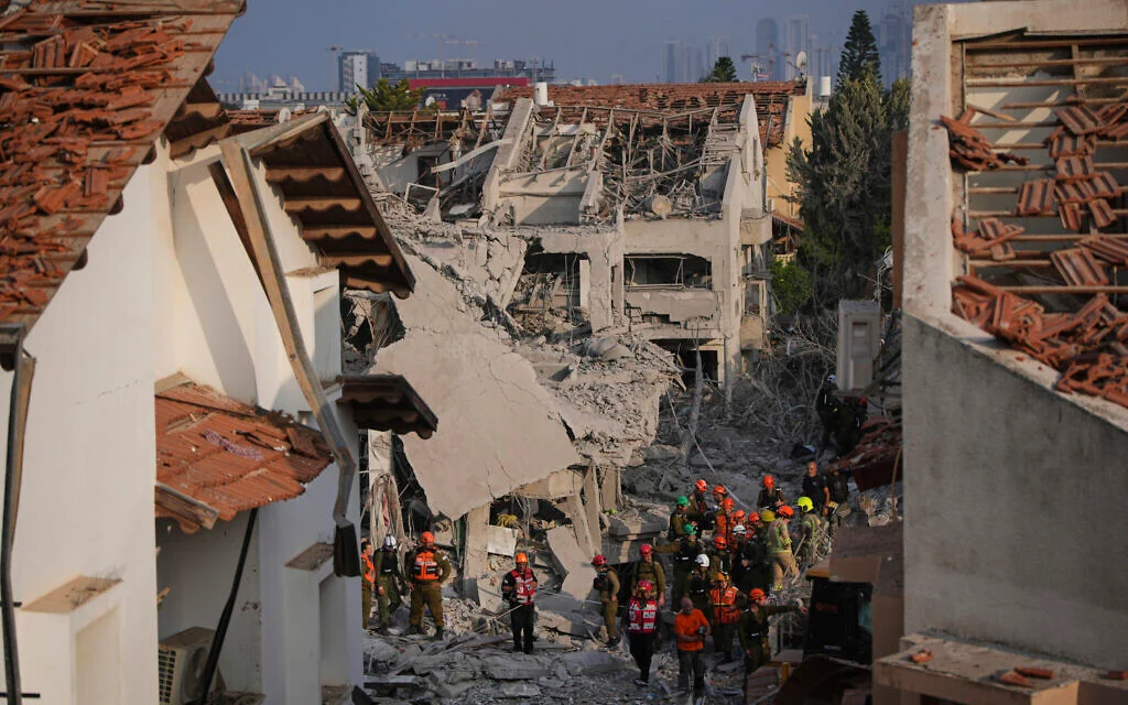 Israel conducted a new wave of airstrikes on Iran early Monday, shortly after intercepting a missile fired from Iran, said the Israeli military.