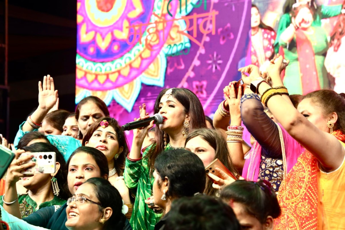 Shibani Kashyap Ignites the Spirit of Womanhood with Electrifying Performance of Her Song ‘Jashn-e-Nari’ at Teej Mahotsav