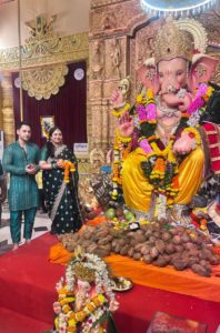 Dangal TV’s Mann Atisundar Cast Visits Andhericha Raja to Seek Blessings
