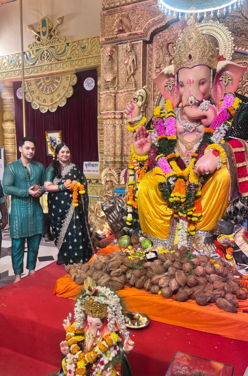 Dangal TV’s Mann Atisundar Cast Visits Andhericha Raja to Seek Blessings