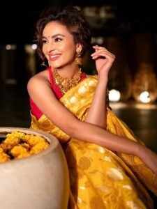 Internet Swoons Over Seerat Kapoor’s Regal Banarasi Saree Look — “Woven for Queens