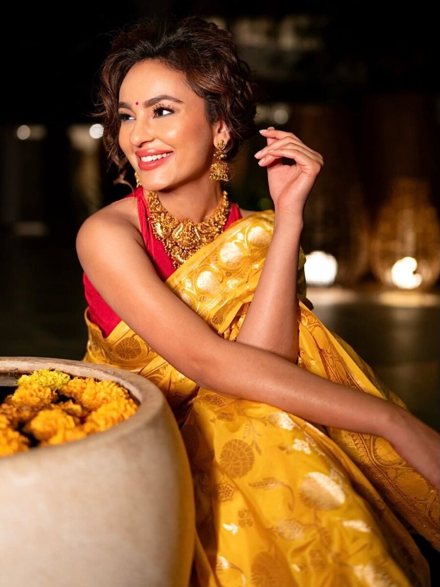 Internet Swoons Over Seerat Kapoor’s Regal Banarasi Saree Look — “Woven for Queens